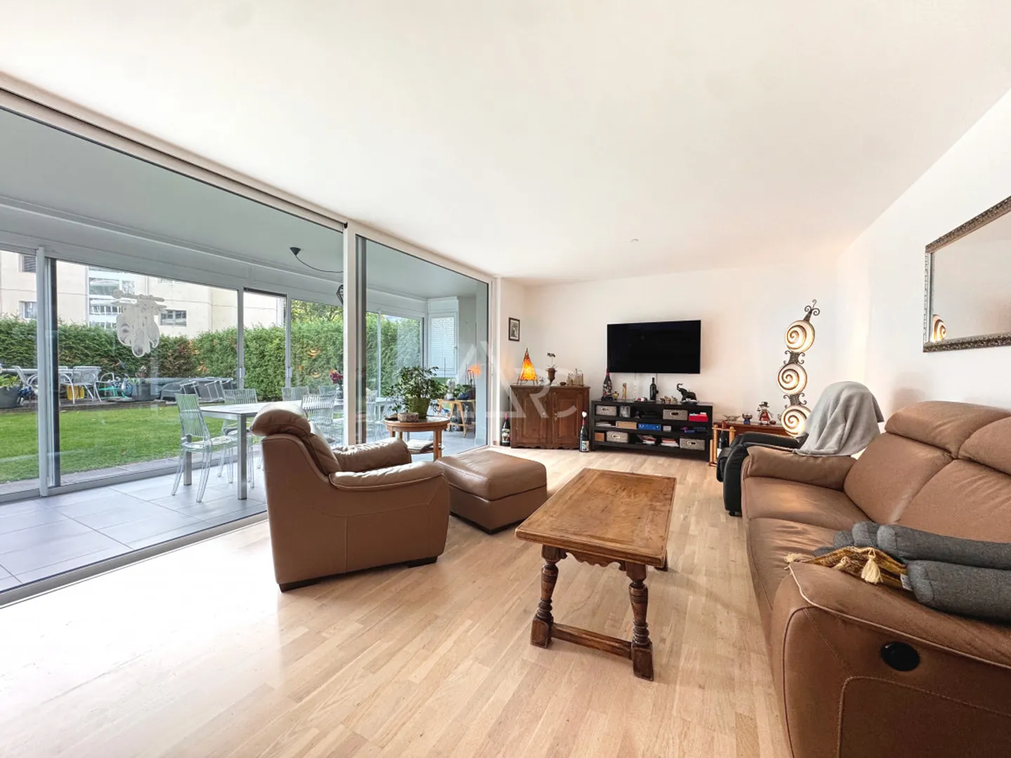 SUPERBE APPARTEMENT EN REZ-DE-JARDIN AU CŒUR DE MARTIGNY - Photo 1 sur 8