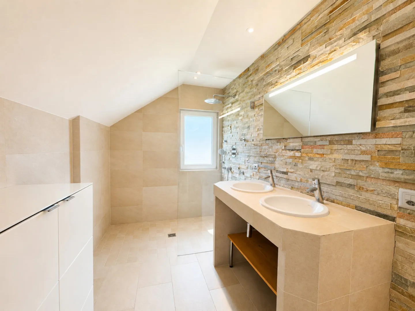 Lutry – Individual Villa with Breathtaking View - Photo 10 of 13