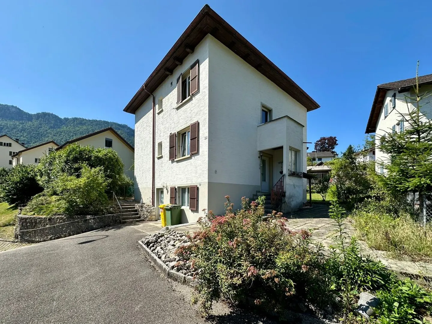 Grande maison familiale avec jardin - Photo 2 sur 13