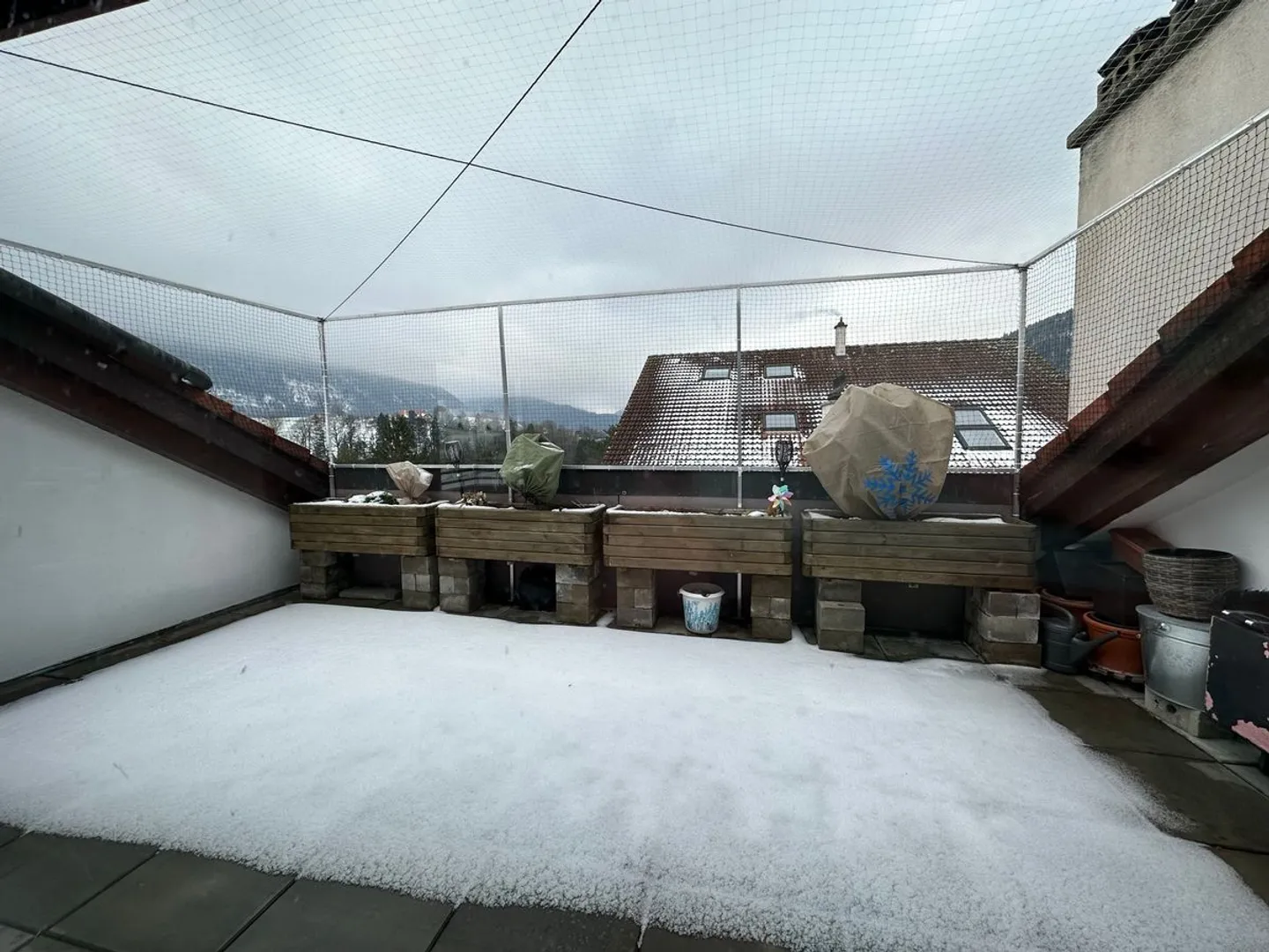 Attique spacieux avec terrasse - Photo 3 sur 13