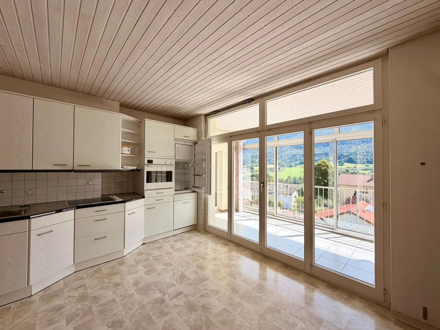 Bel attique avec balcon - Photo 4 sur 11