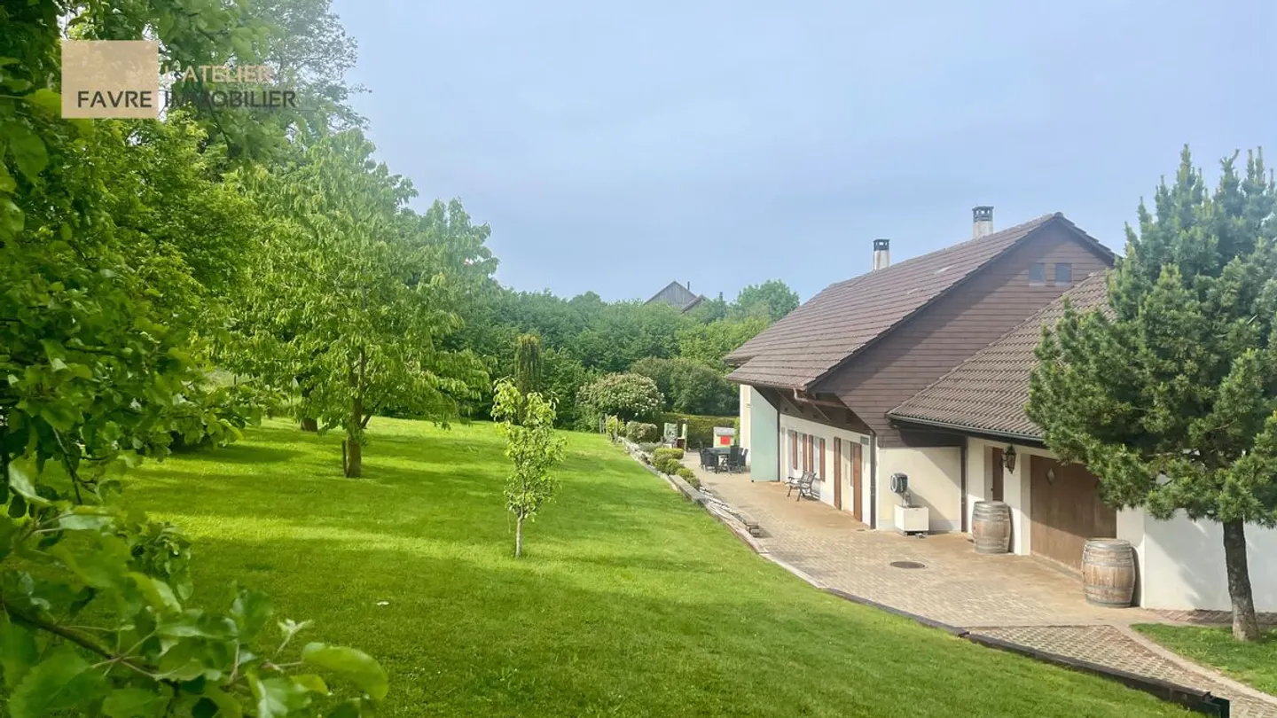 Autentica casa di villaggio con 5,5 stanze in un contesto verde di 1884 m2 - Foto 13 di 13
