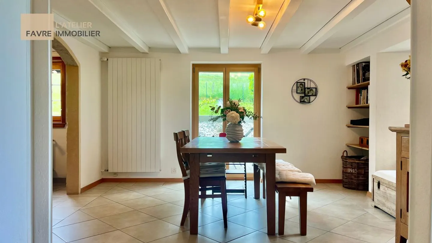 Autentica casa di villaggio con 5,5 stanze in un contesto verde di 1884 m2 - Foto 5 di 13