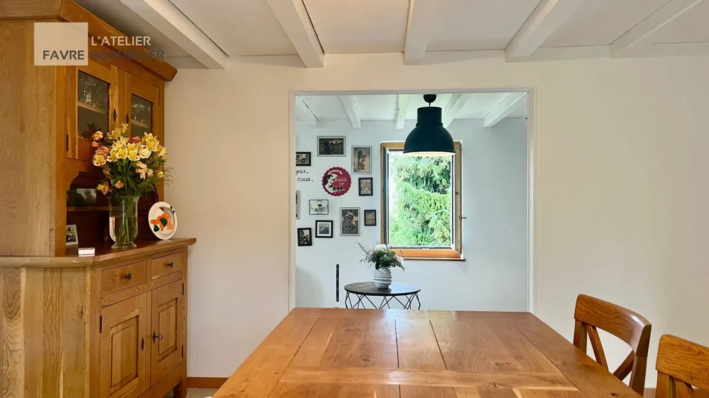 Autentica casa di villaggio con 5,5 stanze in un contesto verde di 1884 m2 - Foto 4 di 13