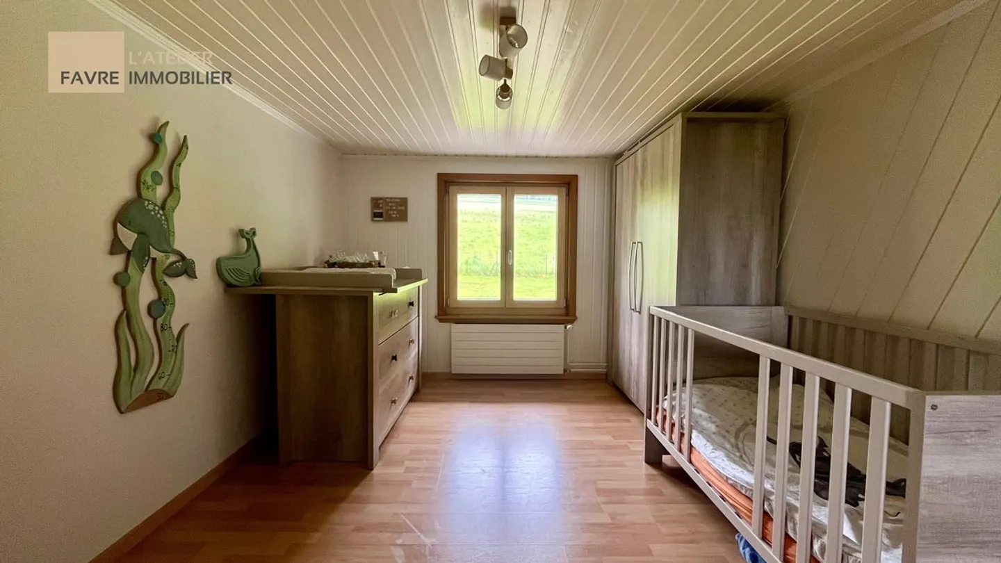 Autentica casa di villaggio con 5,5 stanze in un contesto verde di 1884 m2 - Foto 10 di 13
