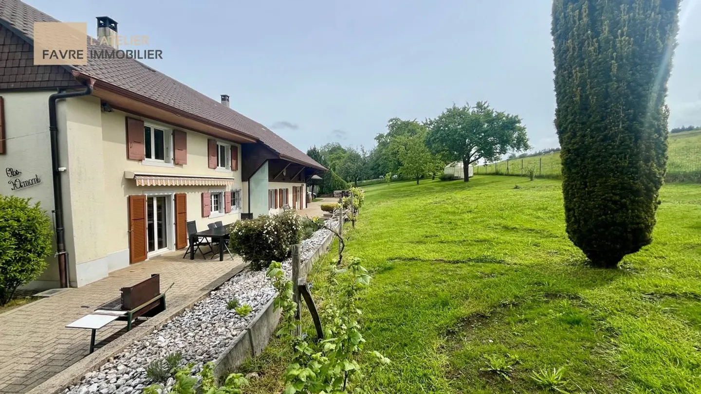 Autentica casa di villaggio con 5,5 stanze in un contesto verde di 1884 m2 - Foto 12 di 13