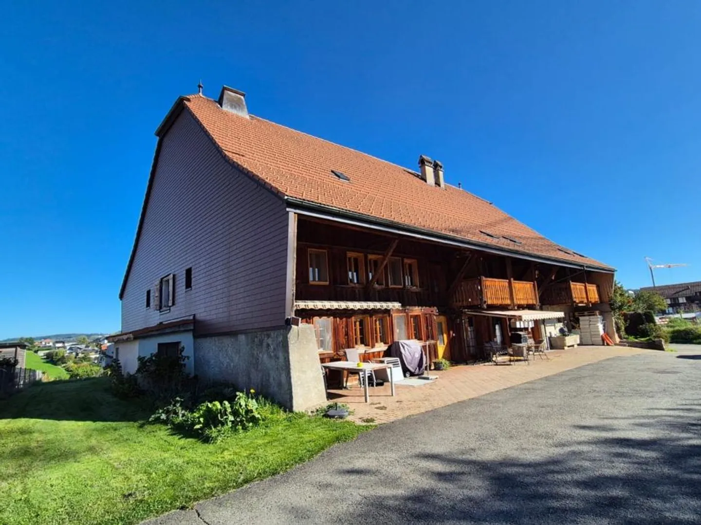EXKLUSIV - Mietgebäude und bebaubares Land in Vaulruz - Foto 1 von 8