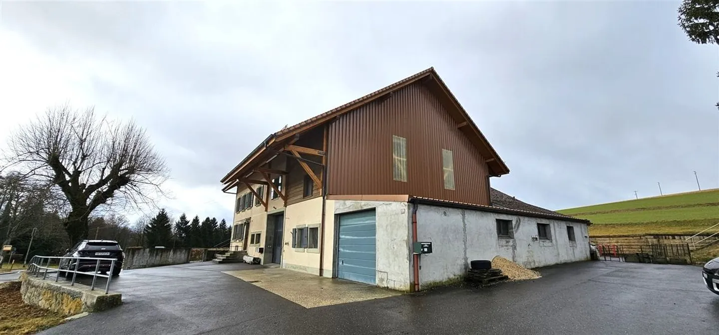 Vecchia fattoria con 2 appartamenti e un grande deposito - Foto 9 di 10