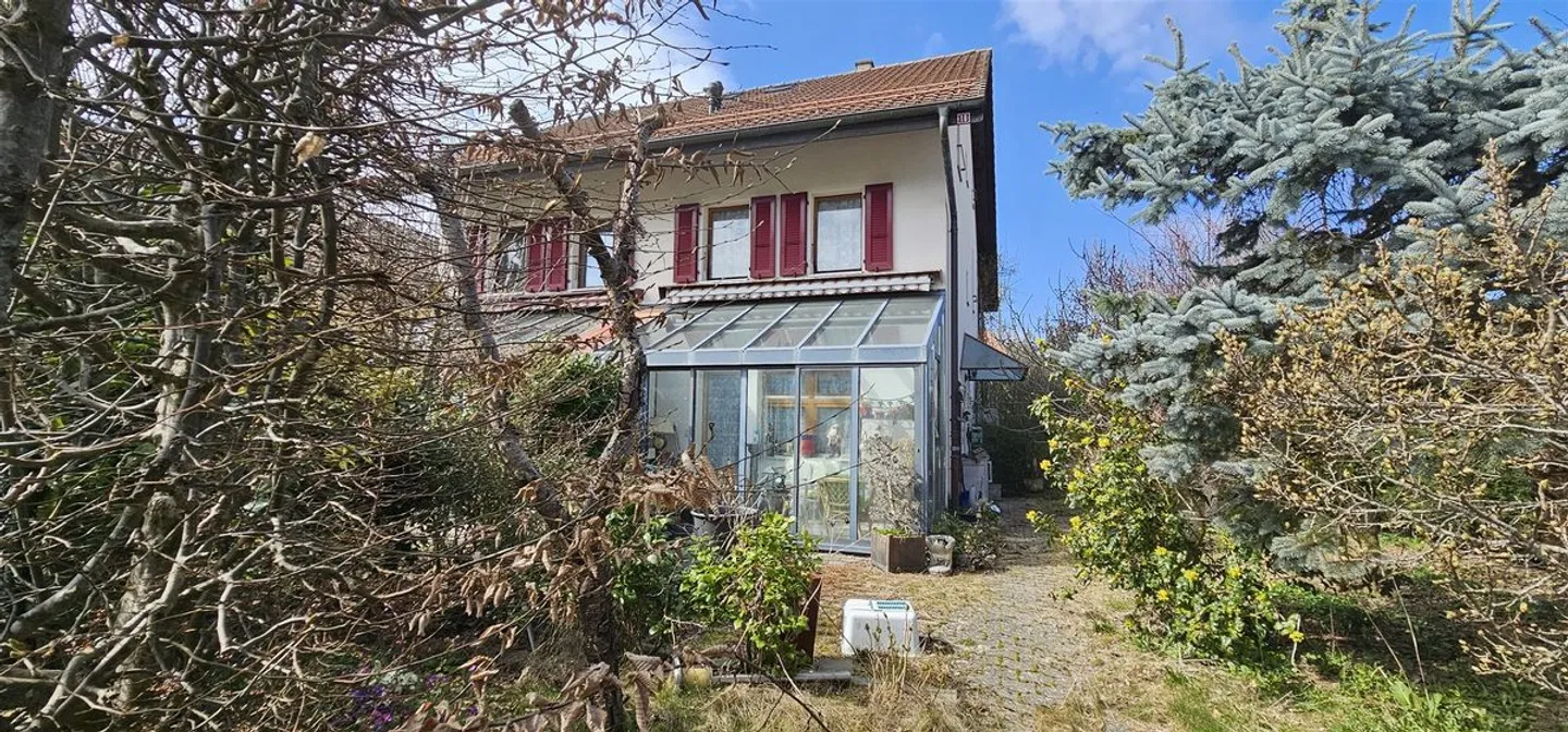 Charmante Doppelhaushälfte mit Garten - Foto 1 von 1