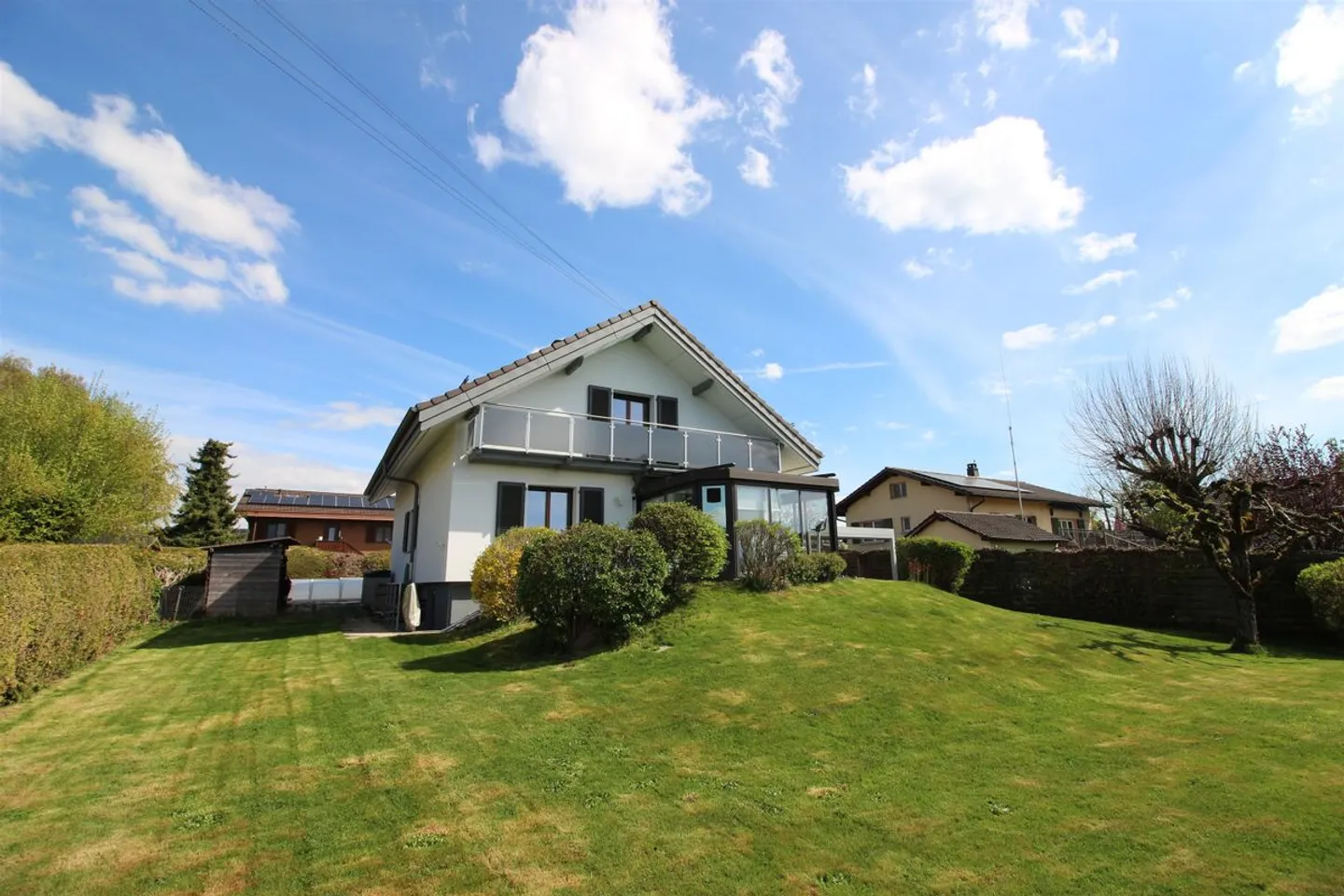 Bella villa indipendente con piscina e grande giardino - Foto 9 di 10