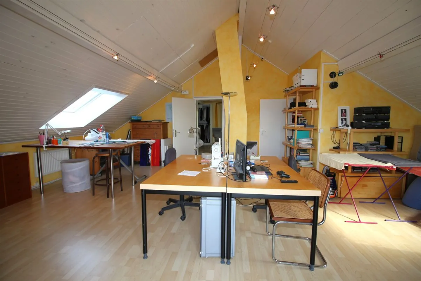 Bella villa indipendente con piscina e grande giardino - Foto 6 di 10