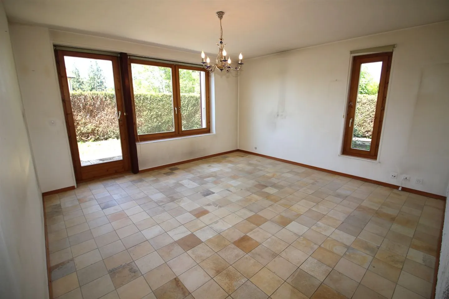 Charming semi-detached villa with garden - Photo 5 of 13
