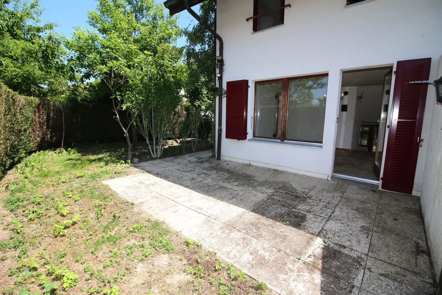 Charming semi-detached villa with garden - Photo 9 of 13