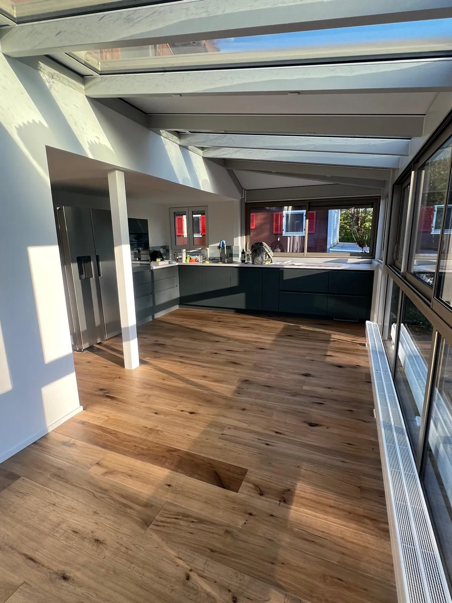 Fully renovated house just steps from the lake - Photo 2 of 4