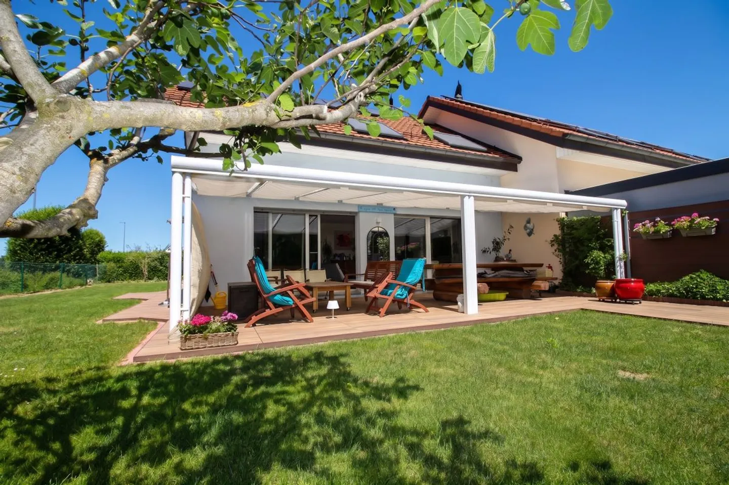 Doppelhaushälfte mit schönem Terrassen- und Gartenbereich - Foto 1 von 8