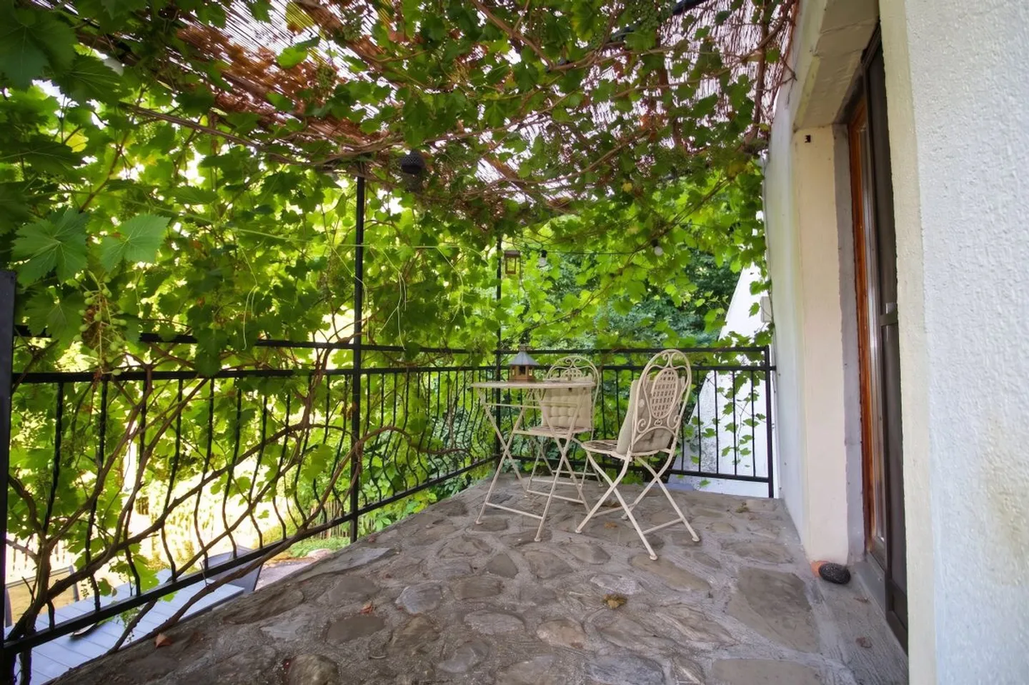 A haven of peace in the heart of nature - Photo 1 of 13