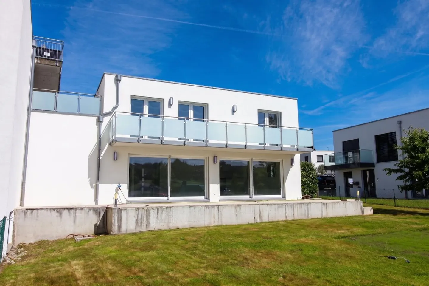Villa moderne avec grande terrasse - Photo 1 sur 9