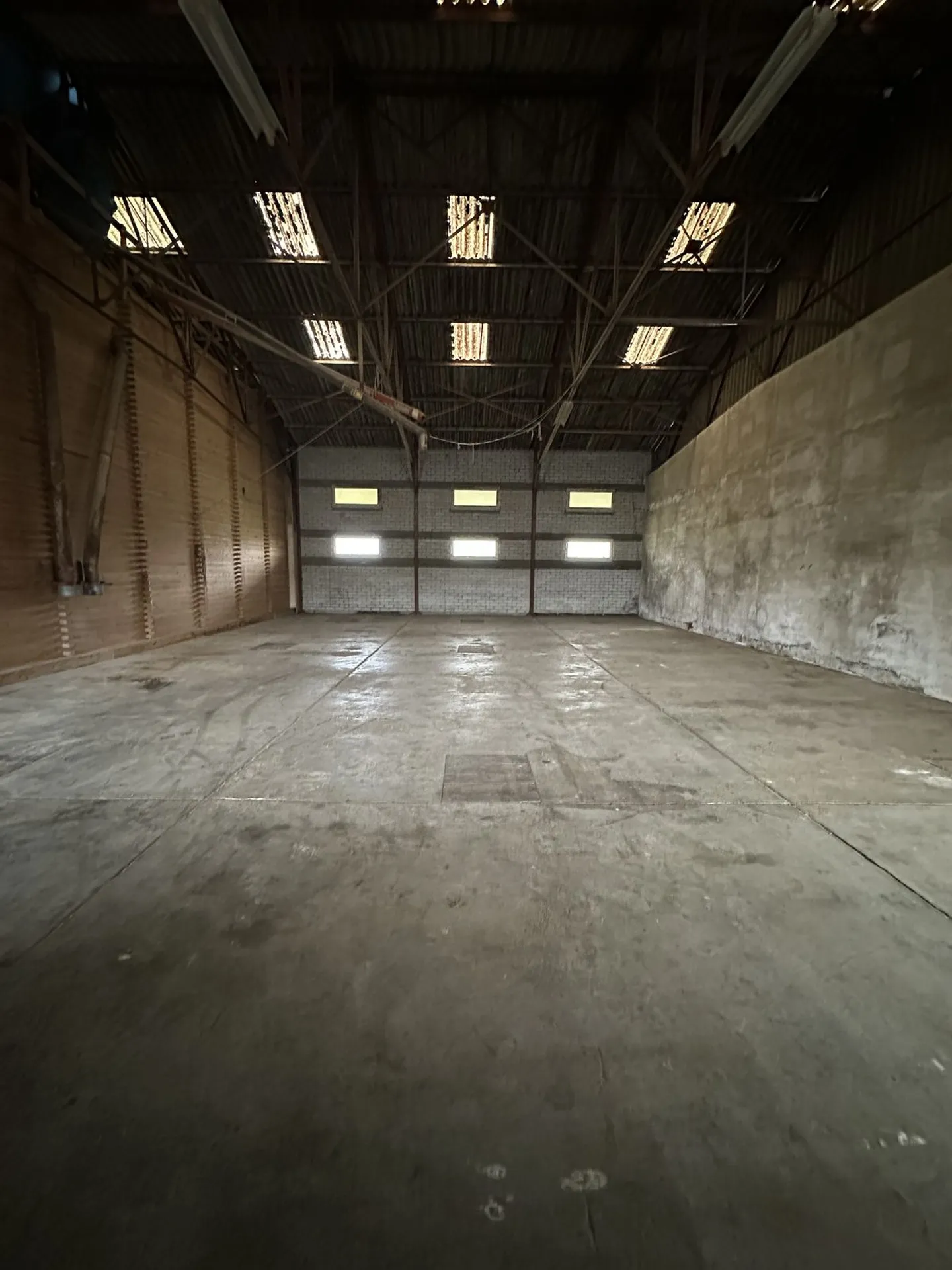 HALL DI STOCCAGGIO in affitto, Chénens (FR) - 250 m2 - 19 metri di altezza - Foto 2 di 5