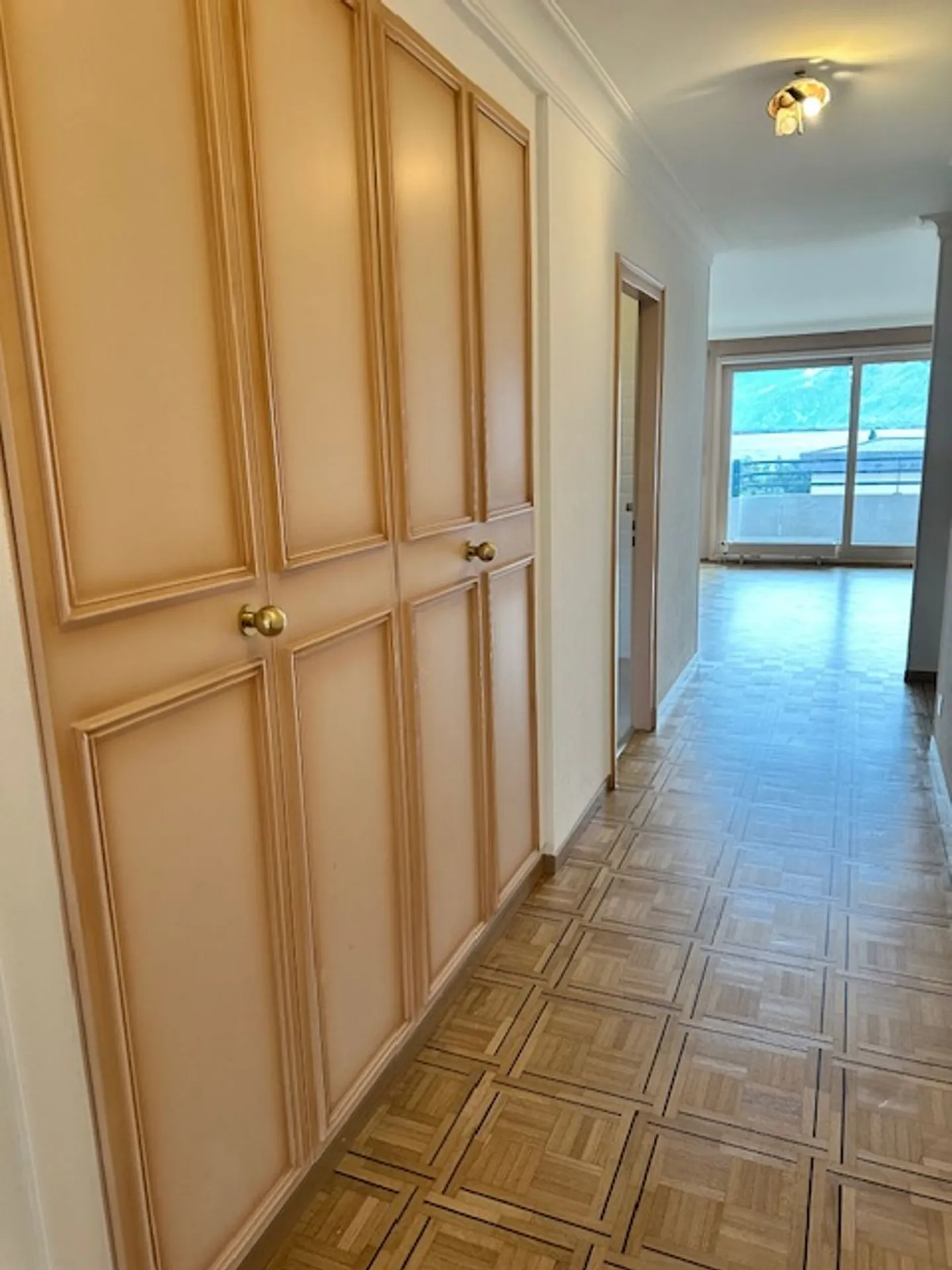 For Rent - 3.5-Room Apartment in Clarens, with Balcony, Fireplace, and Parking Space - Photo 3 of 8