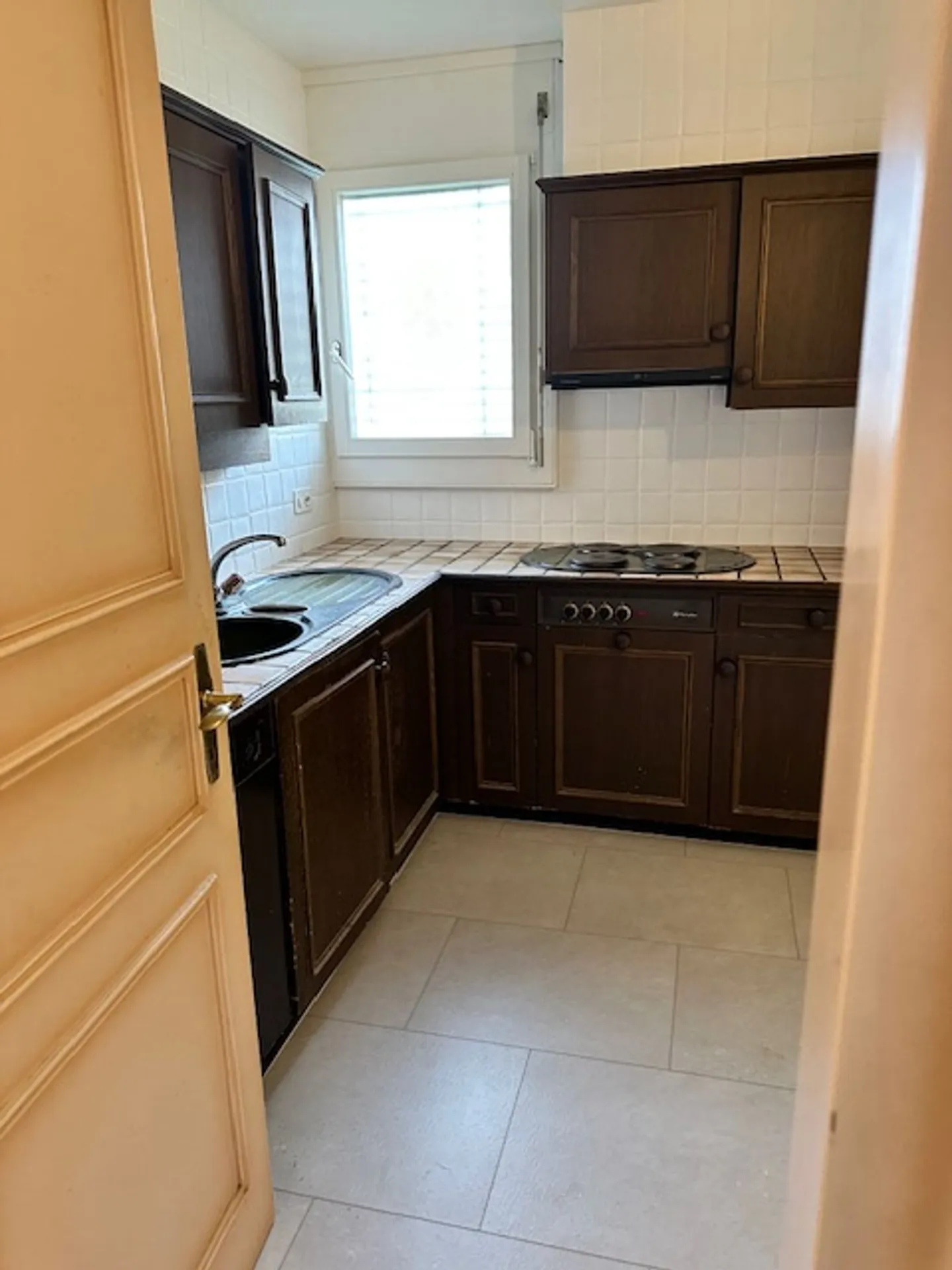 For Rent - 3.5-Room Apartment in Clarens, with Balcony, Fireplace, and Parking Space - Photo 5 of 8