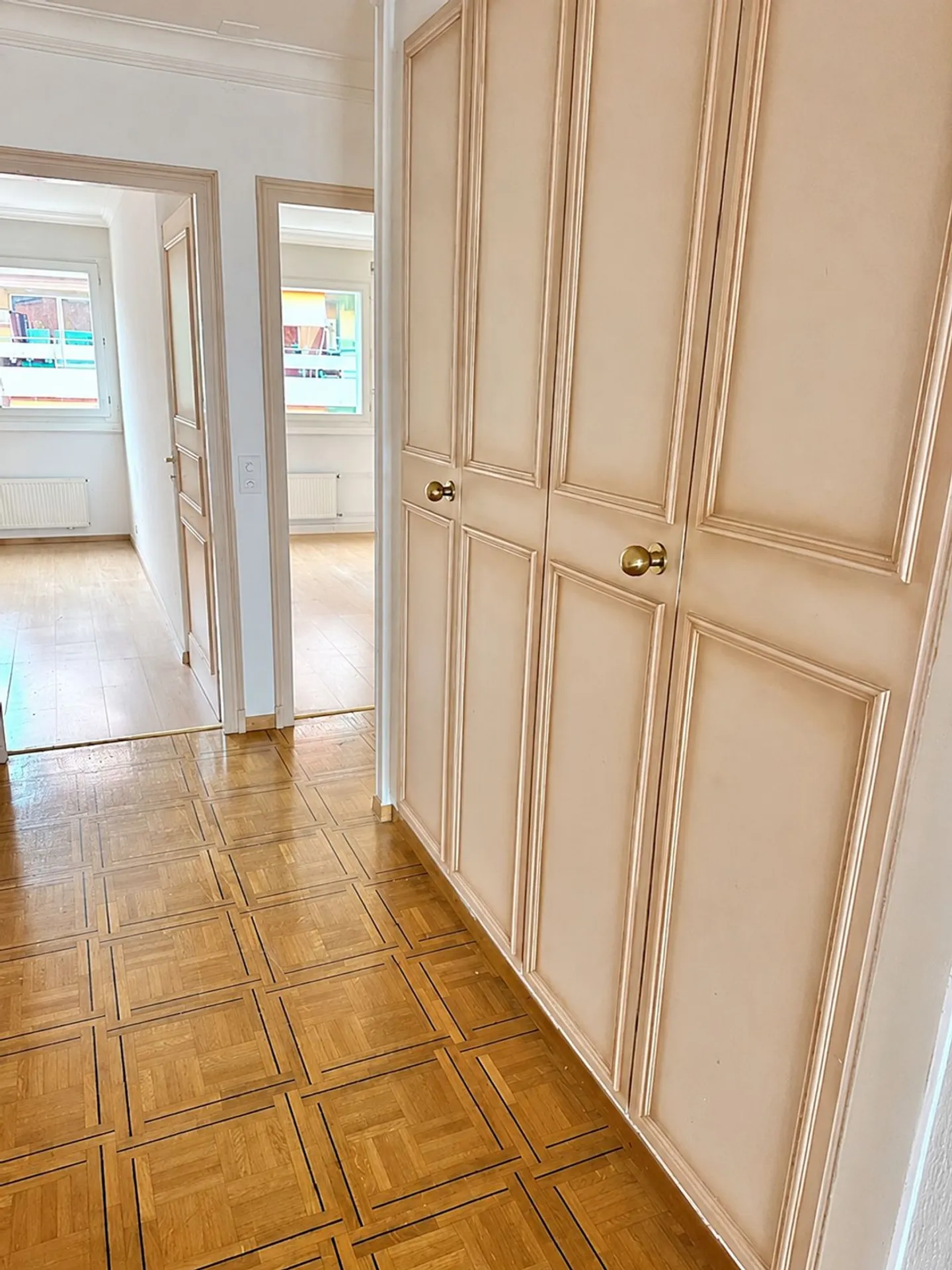 CLARENS - BRIGHT 3.5 ROOM APARTMENT WITH BALCONY, FIREPLACE AND LAKE VIEW - Photo 5 of 10