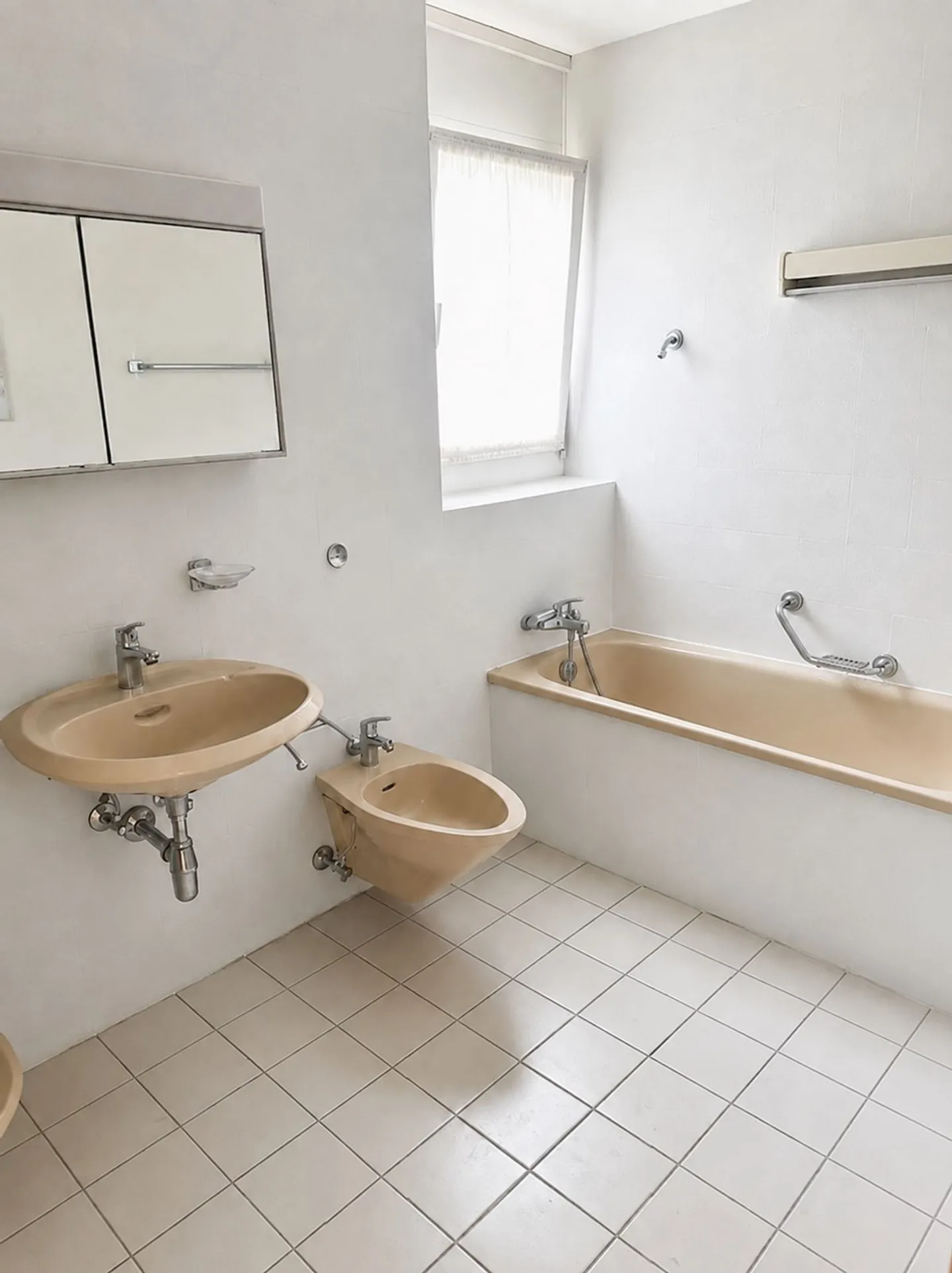 CLARENS - BRIGHT 3.5 ROOM APARTMENT WITH BALCONY, FIREPLACE AND LAKE VIEW - Photo 10 of 10