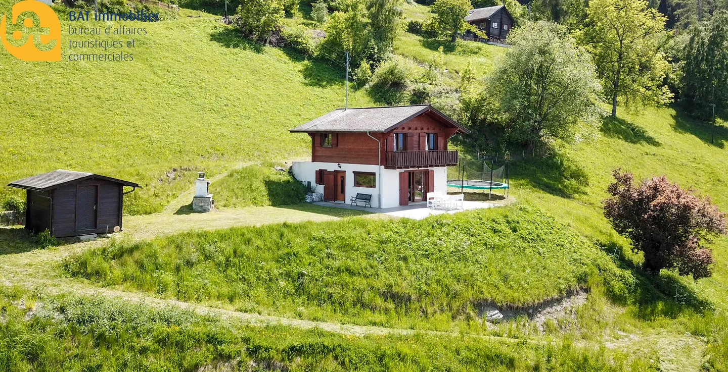 Chalet in secondary residence 5 minutes from Veysonnaz and the Ours slope - Photo 1 of 13