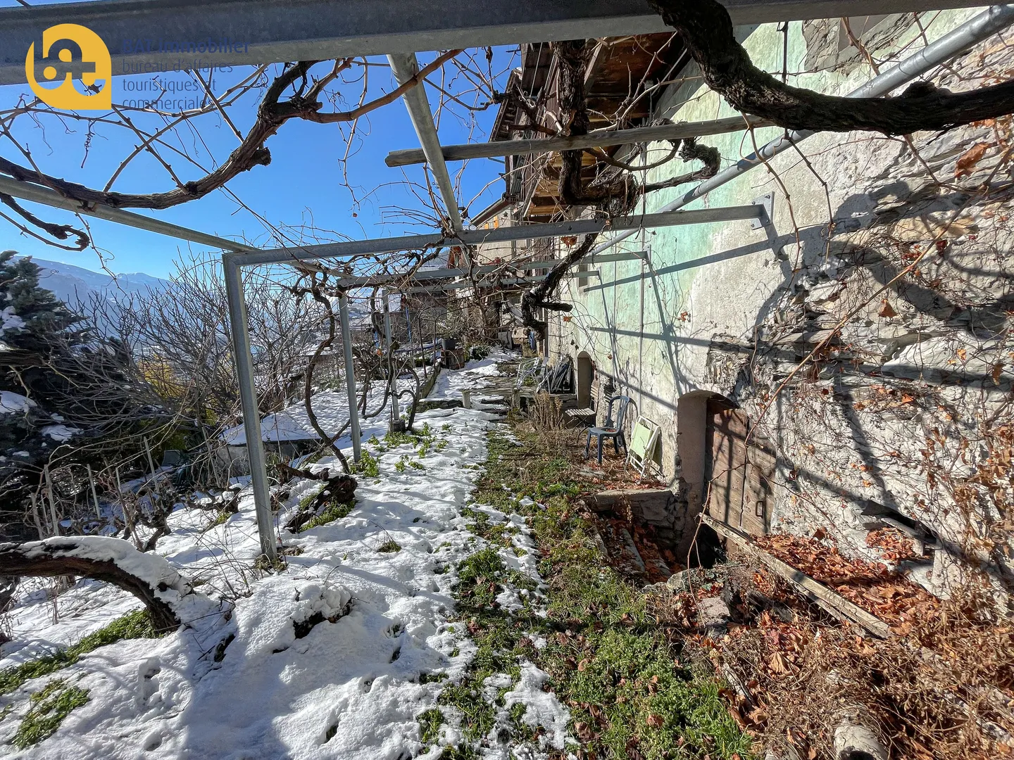 Ollon - Historic Building with Barns to Renovate - Photo 10 of 13