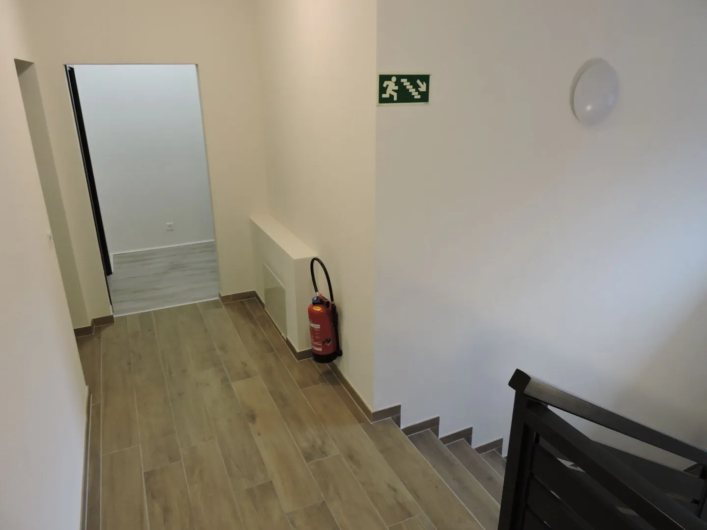 Loacl d'une surface de 80 m2 à louer - Photo 3 sur 4