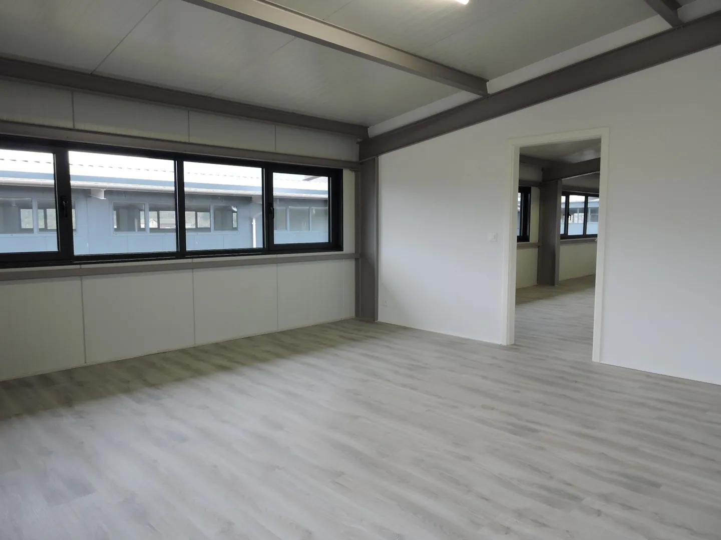 Loacl d'une surface de 80 m2 à louer - Photo 2 sur 4