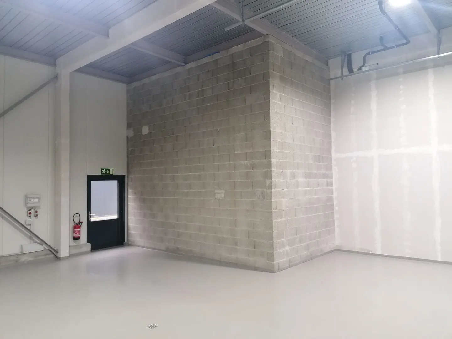 Industriehalle mit einer Fläche von 89 m2 zu vermieten. - Foto 3 von 3