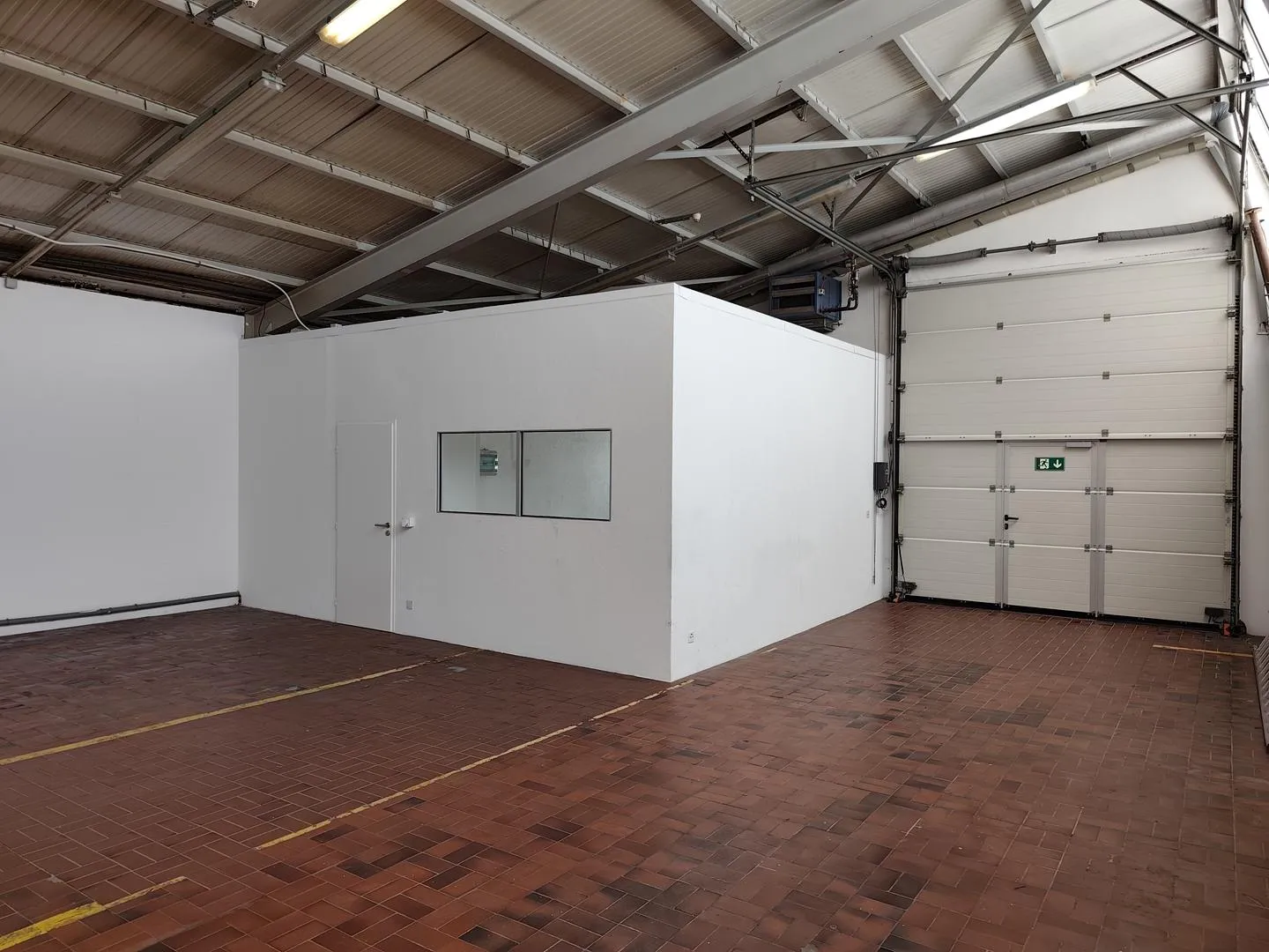200 m² industrial hall with offices for rent in Bouveret - Photo 5 of 5
