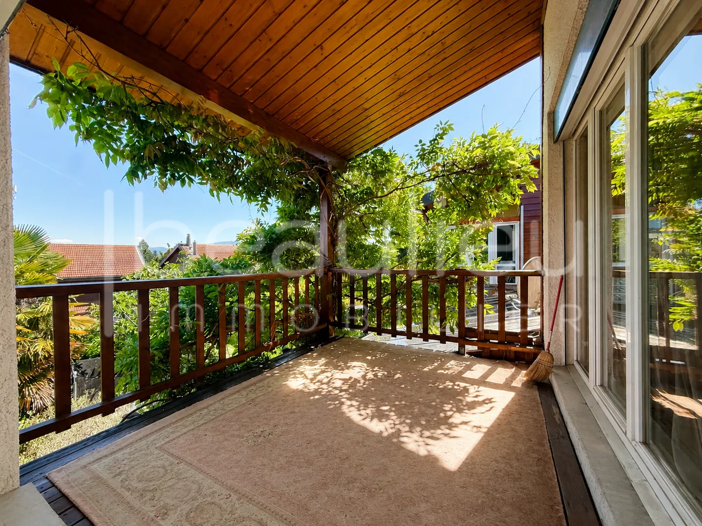 Spacious family villa with garden and terraces - Photo 9 of 10