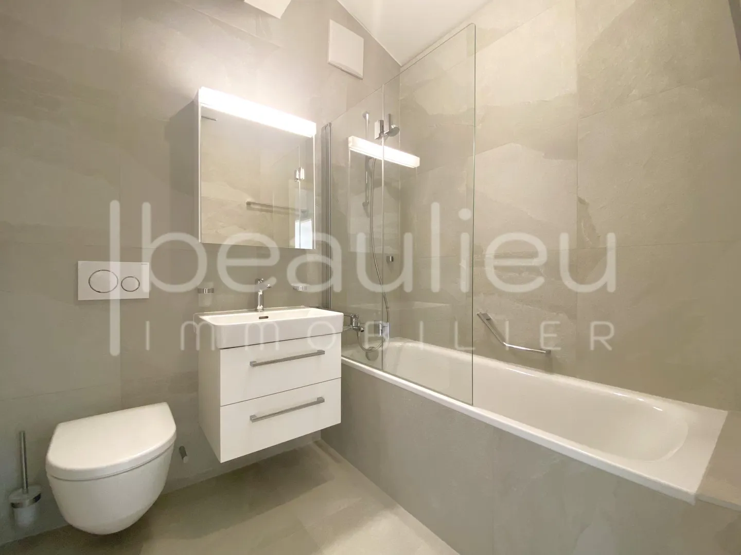 Spacious contemporary villa with lake view - Photo 8 of 13