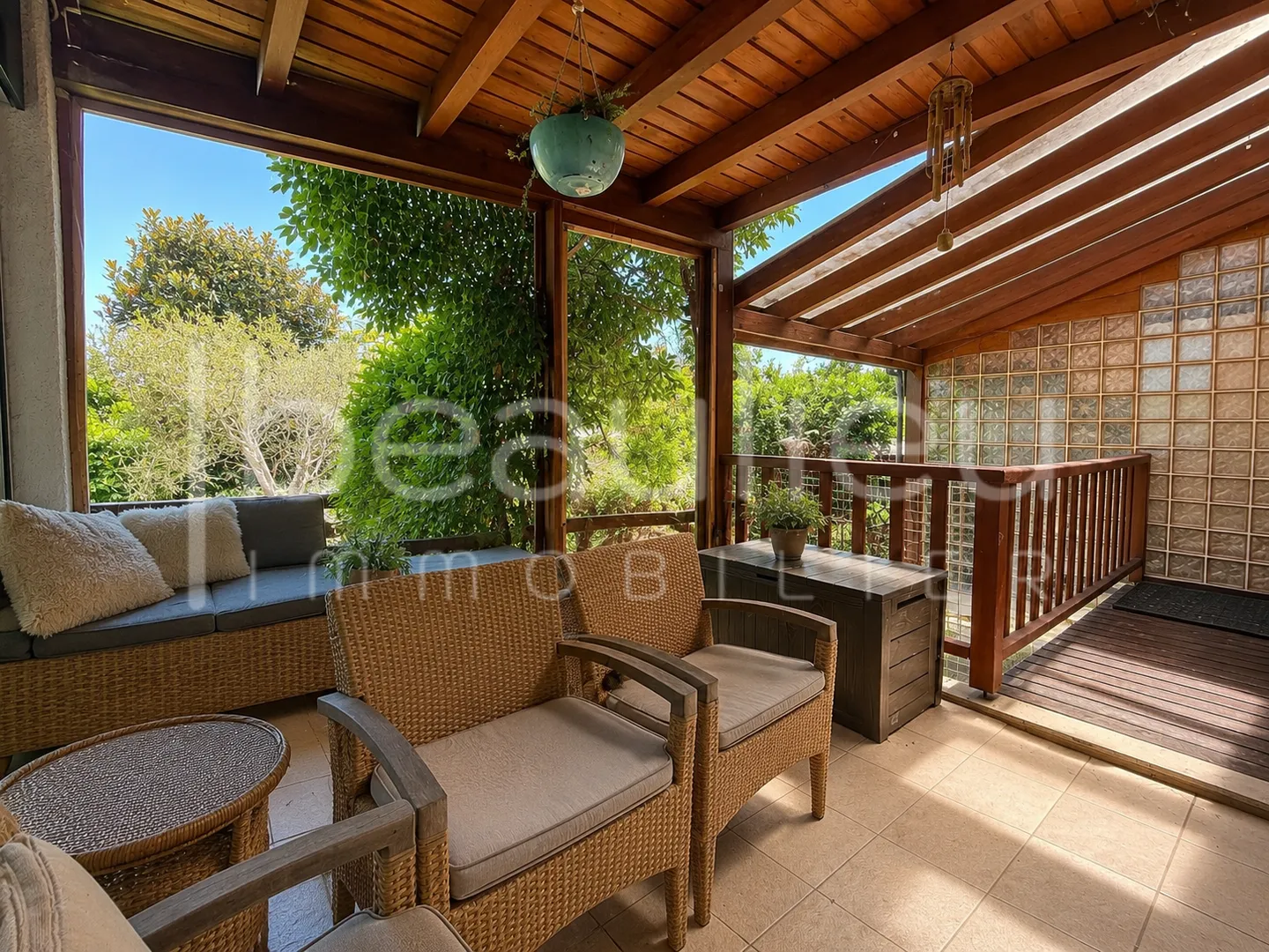 Spacious family villa with garden and terraces - Photo 5 of 10