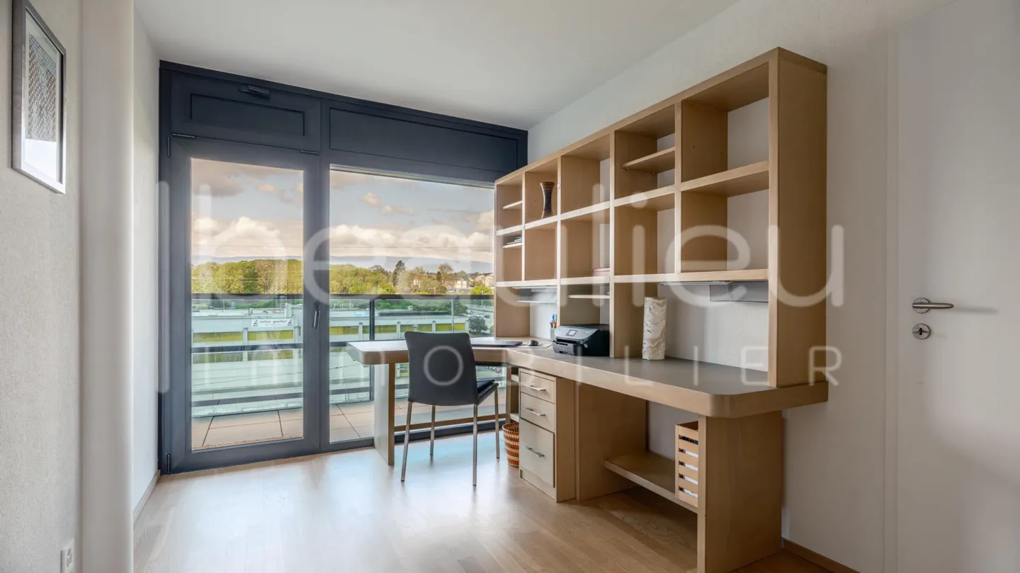 Magnifico appartamento attraversante con vista lago - Foto 8 di 12