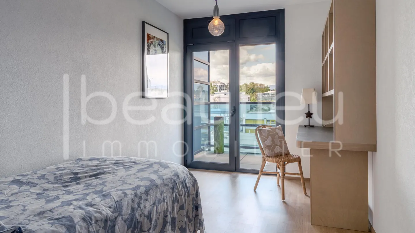 Magnifico appartamento attraversante con vista lago - Foto 9 di 12