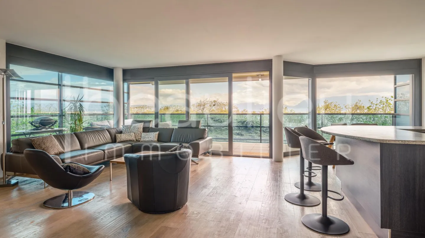 Magnifico appartamento attraversante con vista lago - Foto 2 di 12