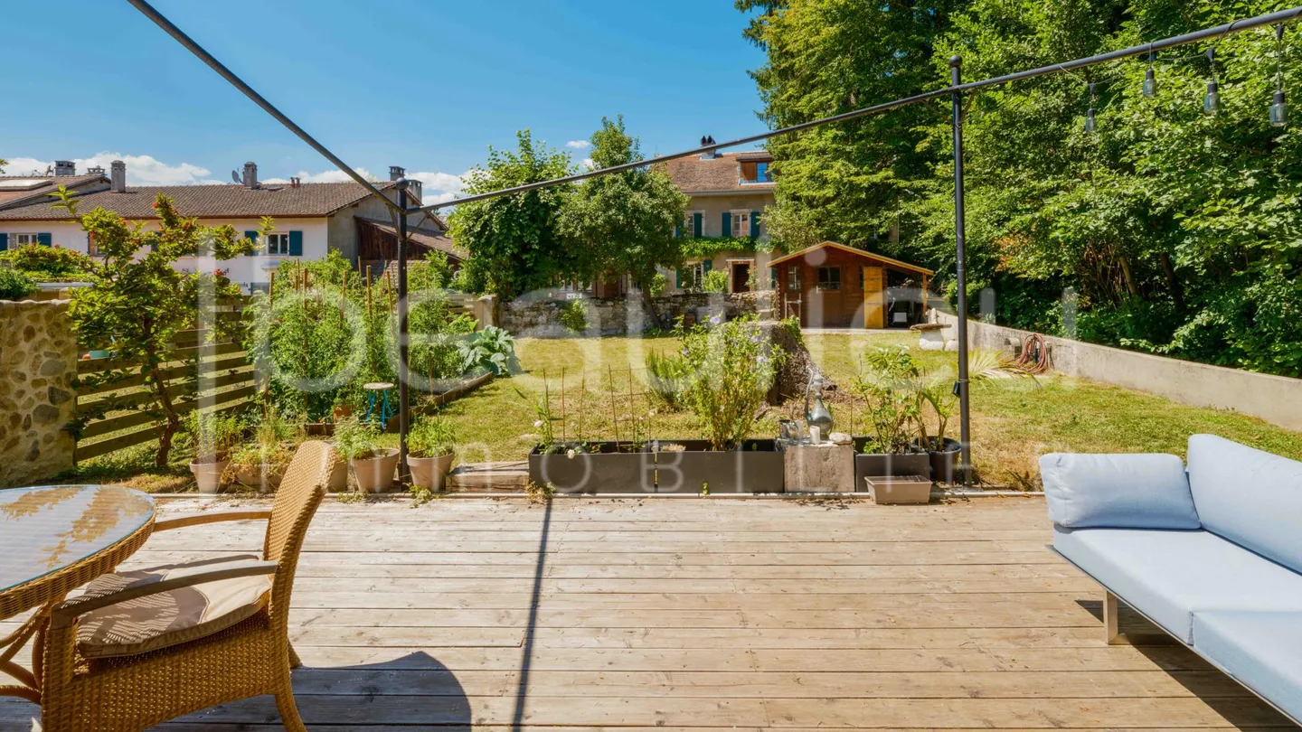Magnificent garden-level apartment - Photo 4 of 10