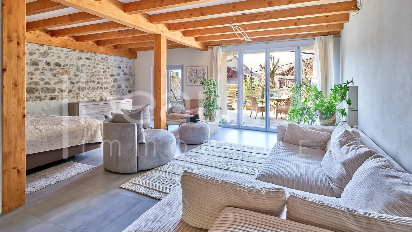 Magnificent garden-level apartment - Photo 5 of 10