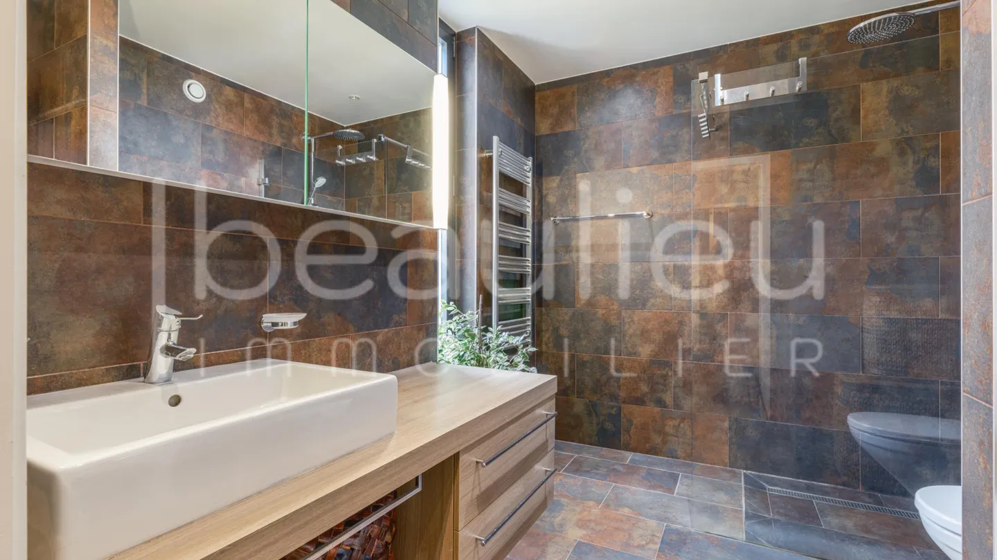 Magnifico appartamento attraversante con vista lago - Foto 7 di 12