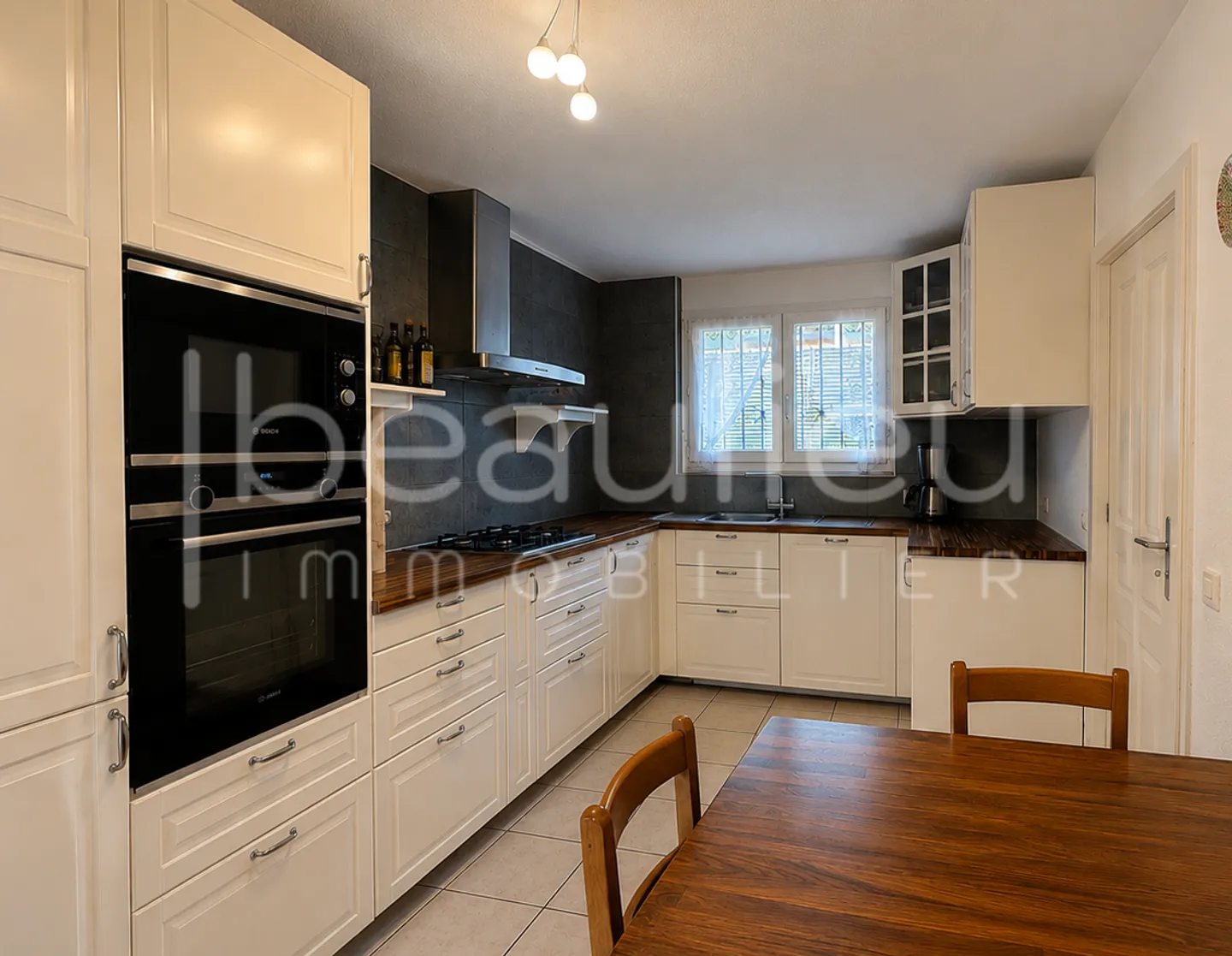 Spacious family villa with garden and terraces - Photo 6 of 10