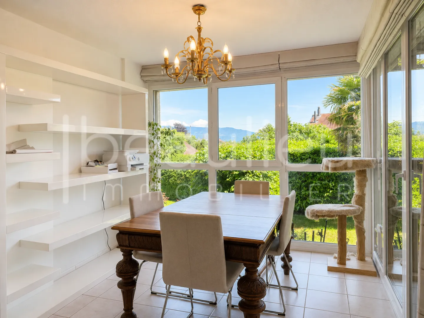 Spacious family villa with garden and terraces - Photo 4 of 10