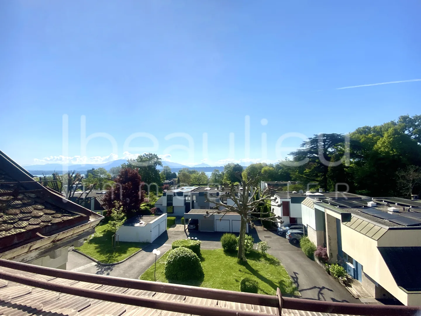 Renovated apartment with lake view - outdoor space and annex available! - Photo 6 of 13