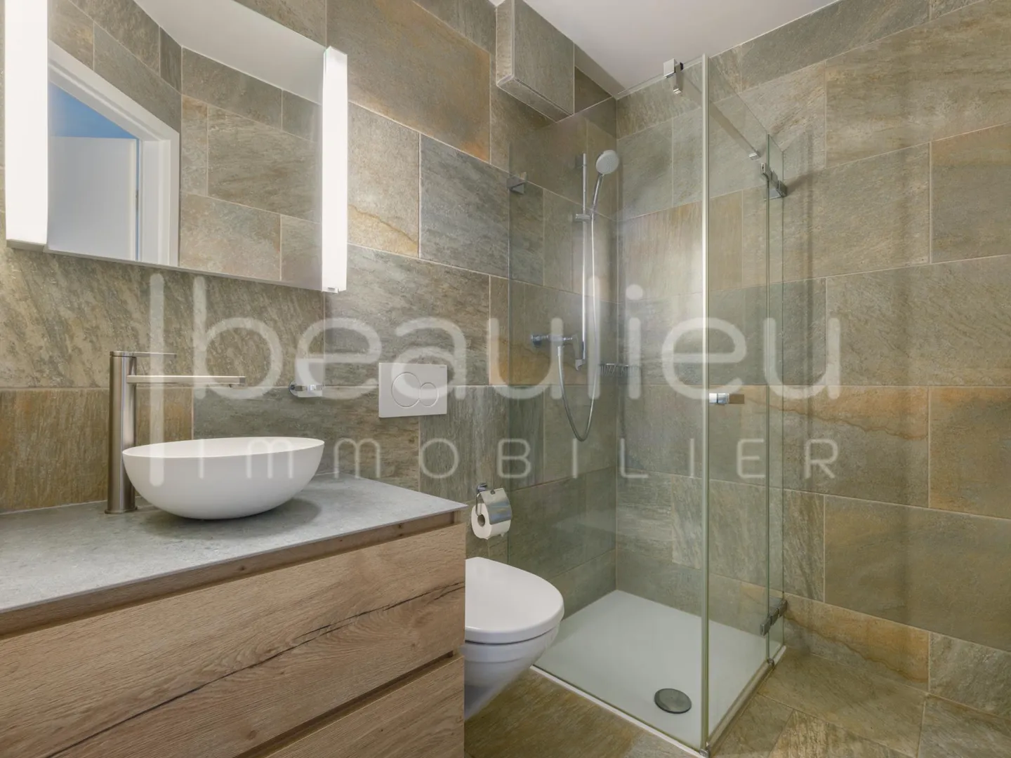 Magnifico appartamento attraversante con vista lago - Foto 10 di 12