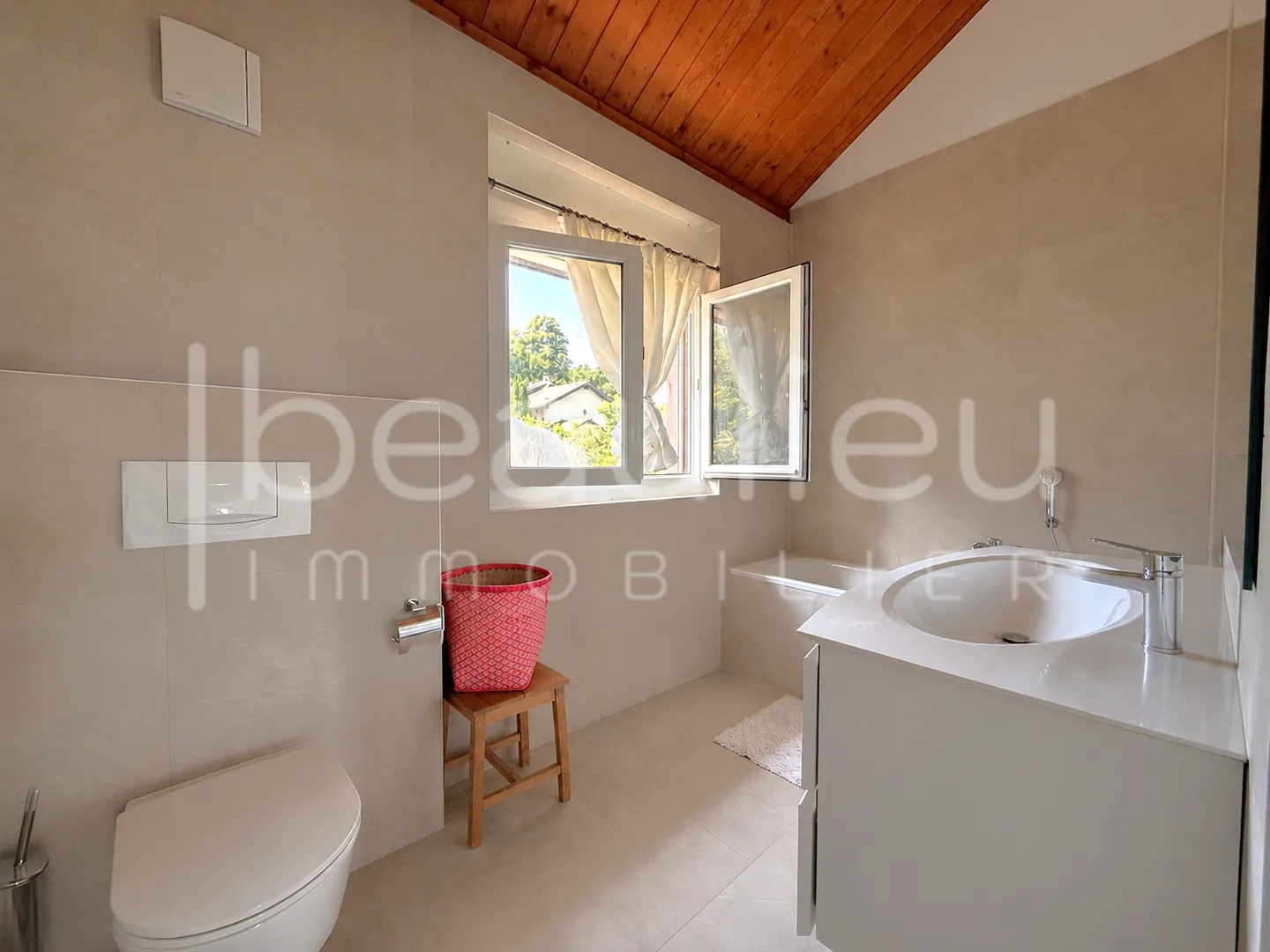 Spacious family villa with garden and terraces - Photo 7 of 10
