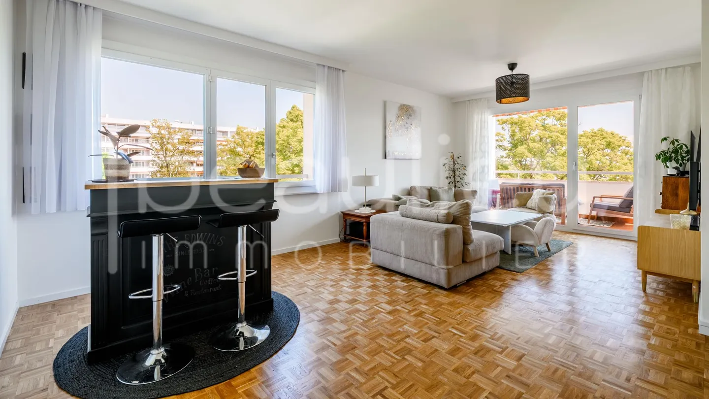 Superbe Appartement Rénové - Photo 3 sur 10