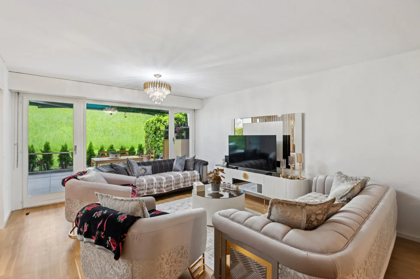 Spacious 4.5-room garden apartment, completely renovated in 2024 - Photo 9 of 13