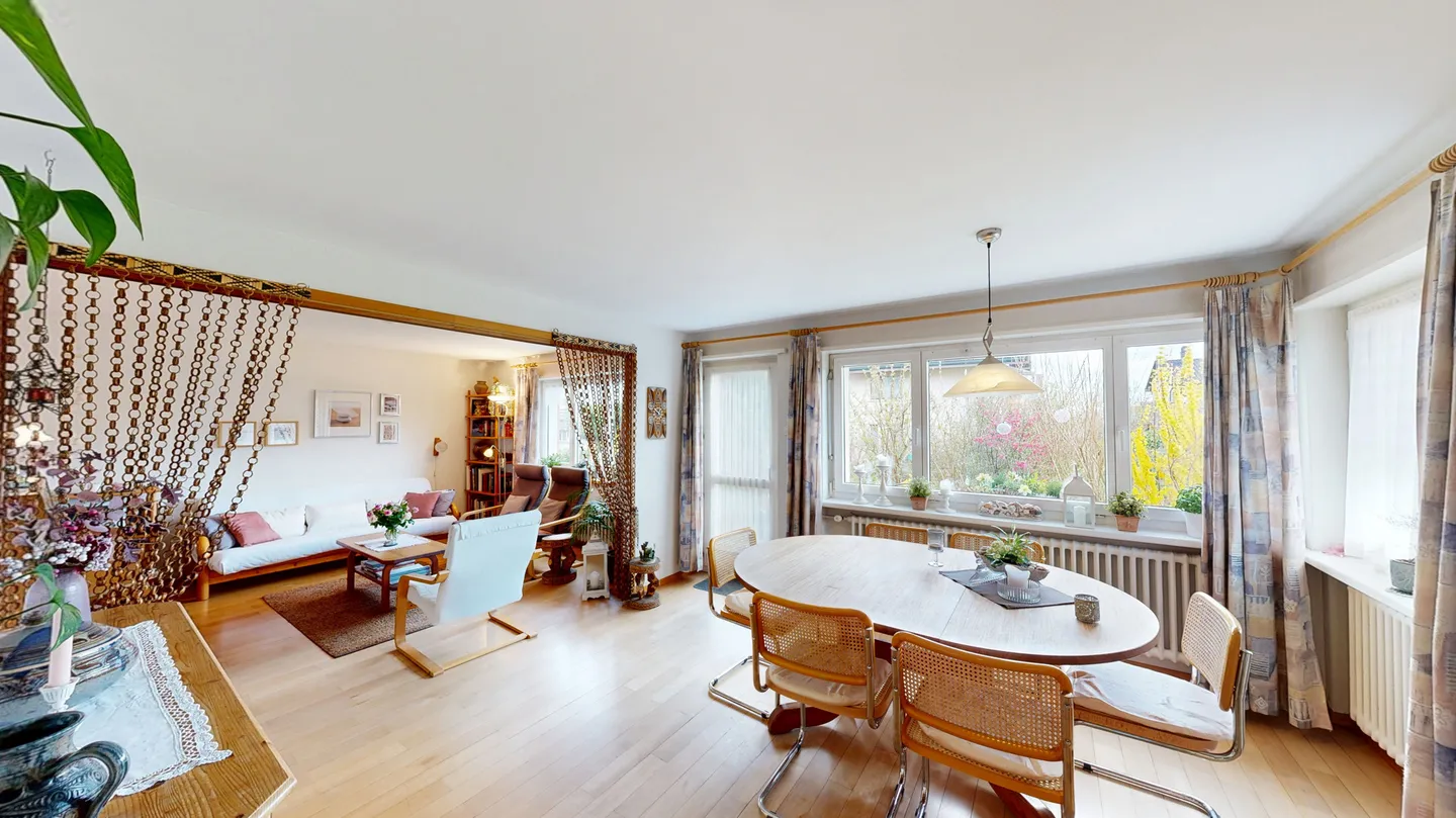 Maison individuelle de 6,5 pièces avec beau jardin - Photo 3 sur 13