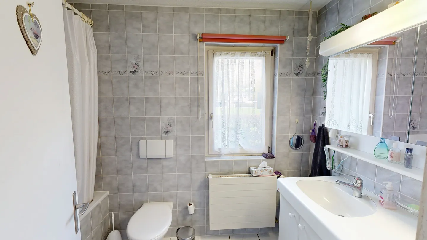 Maison individuelle de 6,5 pièces avec beau jardin - Photo 7 sur 13